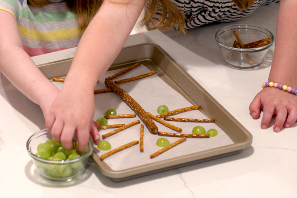 Preschoolers assembling snack