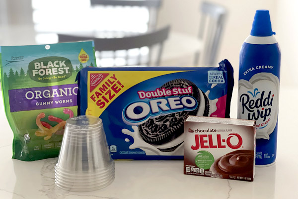 Snack ingredients for dirt cups
