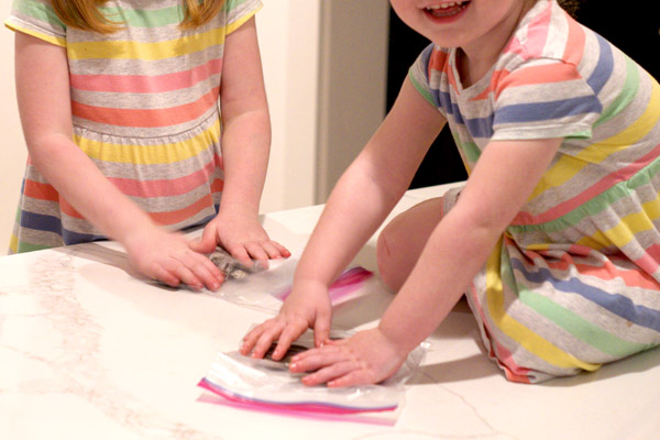 Preschoolers smashing oreos