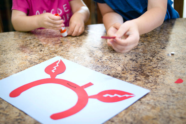 children assembling letter c craft