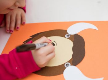 child draws mouth on uppercase o craft